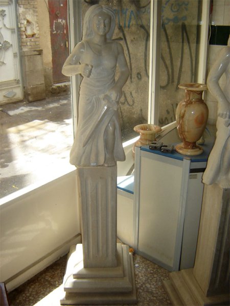 مجسمه سنگی